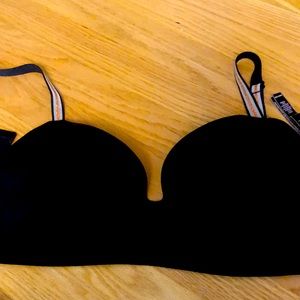 Victoria’s Secret black t shirt bra 38DD